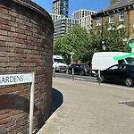 Bright & Cozy Flat In Battersea