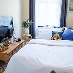 Bright & Cozy Flat In Battersea
